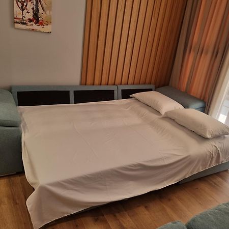 Centrepoint Stylish Apartment 티라나 외부 사진