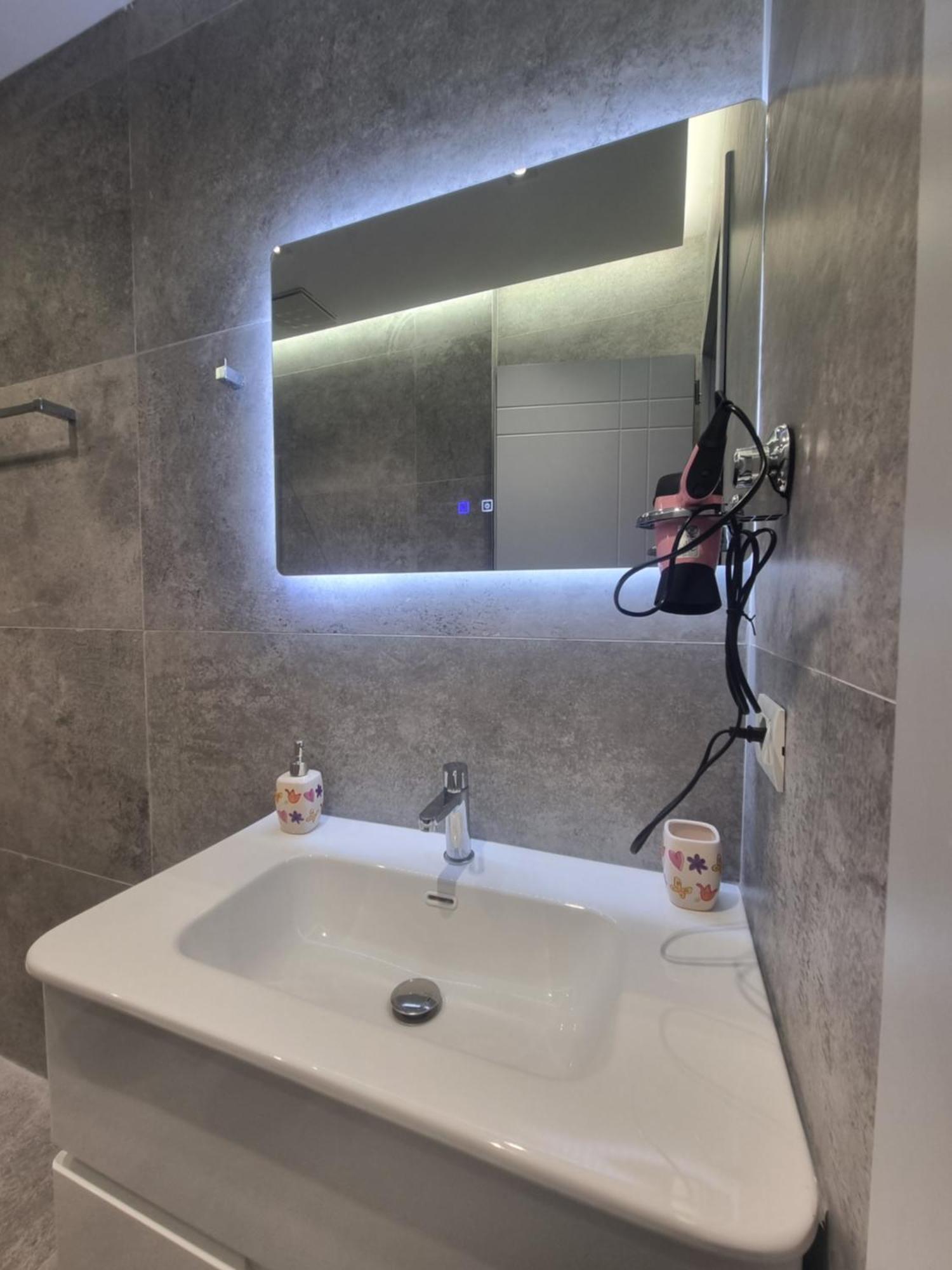 Centrepoint Stylish Apartment 티라나 외부 사진